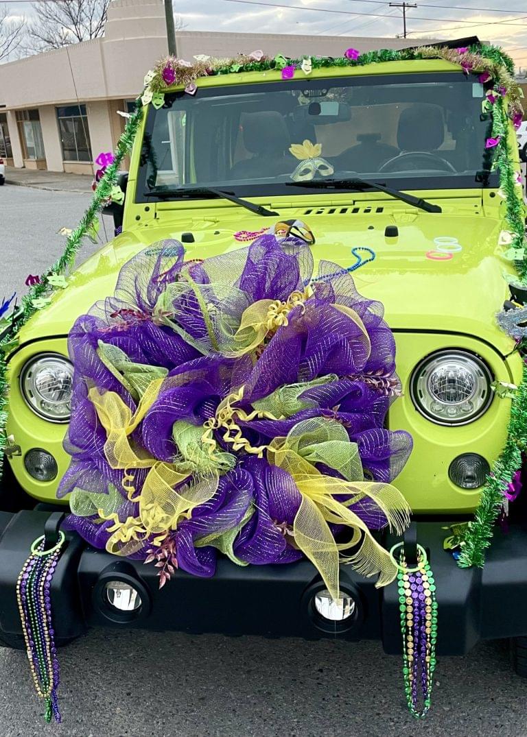 Dozens of Jeeps Prepare for Lake Wales Mardi Gras with Inaugural Decorating Contest