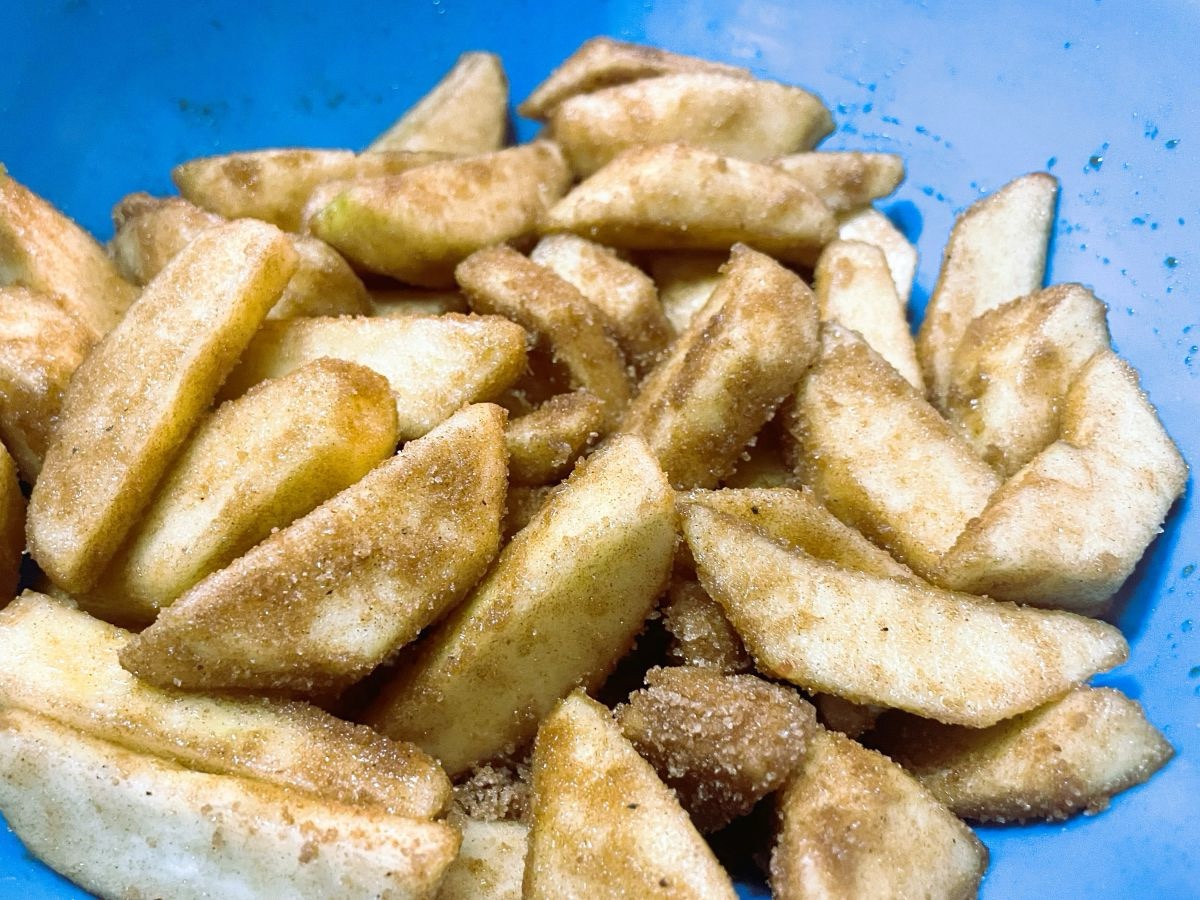 appledumpcake1-1jpg - Lake Wales Daily News